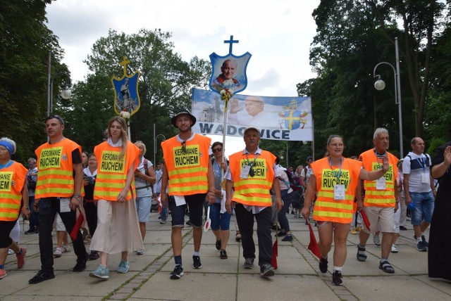 Zobacz kolejne zdjęcia. Przesuwaj zdjęcia w prawo - naciśnij strzałkę lub przycisk NASTĘPNE