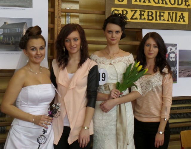 Sandra Strąk (druga z lewej) i Kamila Kwiatoń (ostatnia z prawej) z modelkami po konkursie