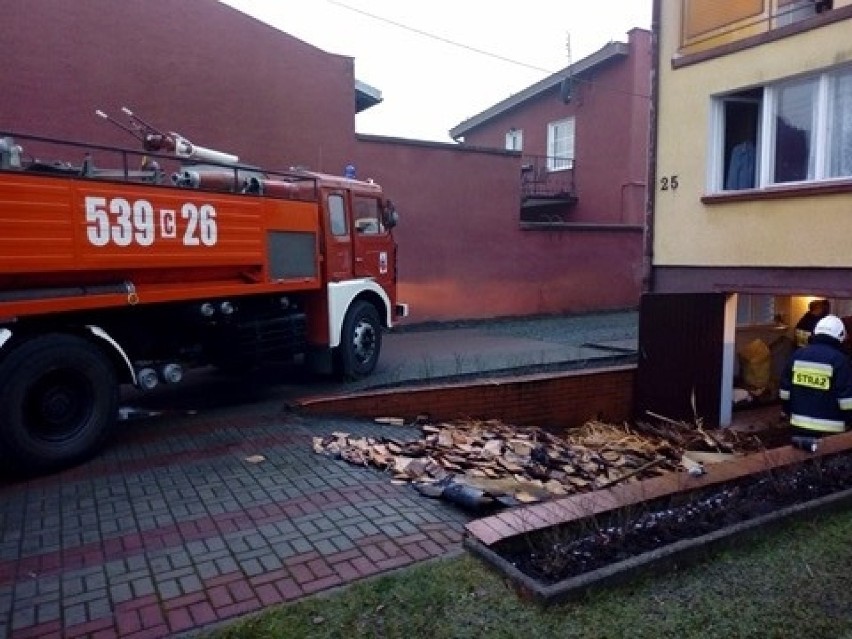 Pożar przy ul. Komierowskiego w Nowem. Ogień pojawił się w piwnicy domu jednorodzinnego [zdjęcia]