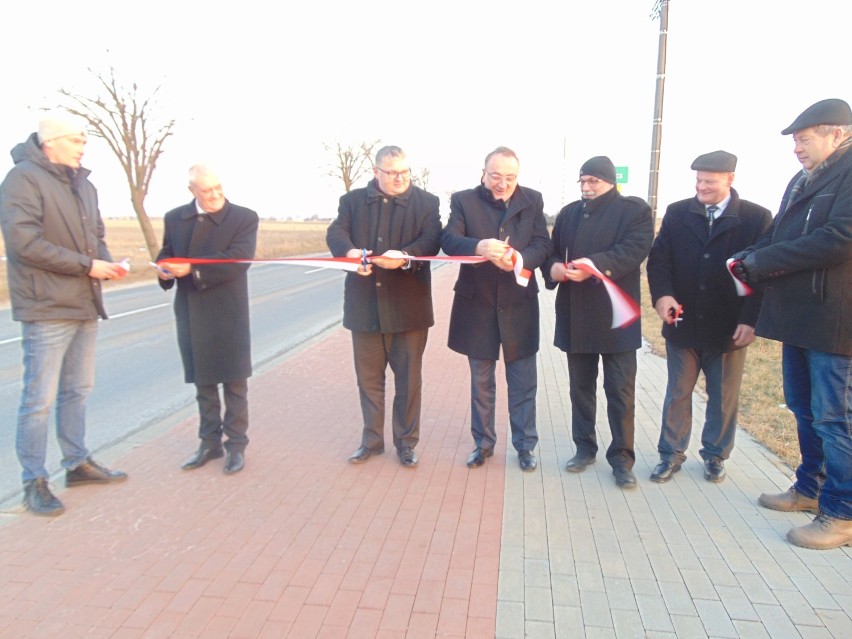 Oficjalne otwarcie chodnika przy ulicy Pleszewskiej