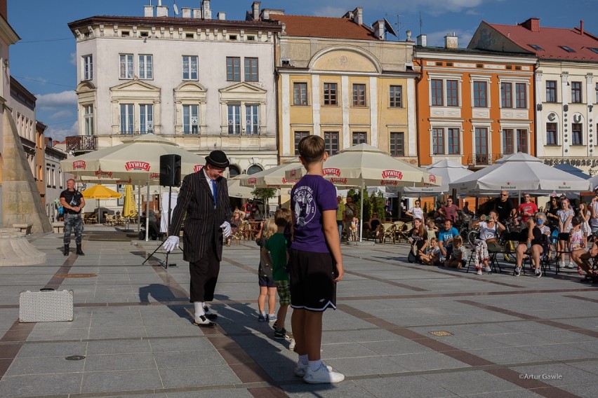 Tarnów. Drugi dzień teatrów ulicznych. Wspaniała rozrywka dla wszystkich mieszkańców [ZDJĘCIA]      