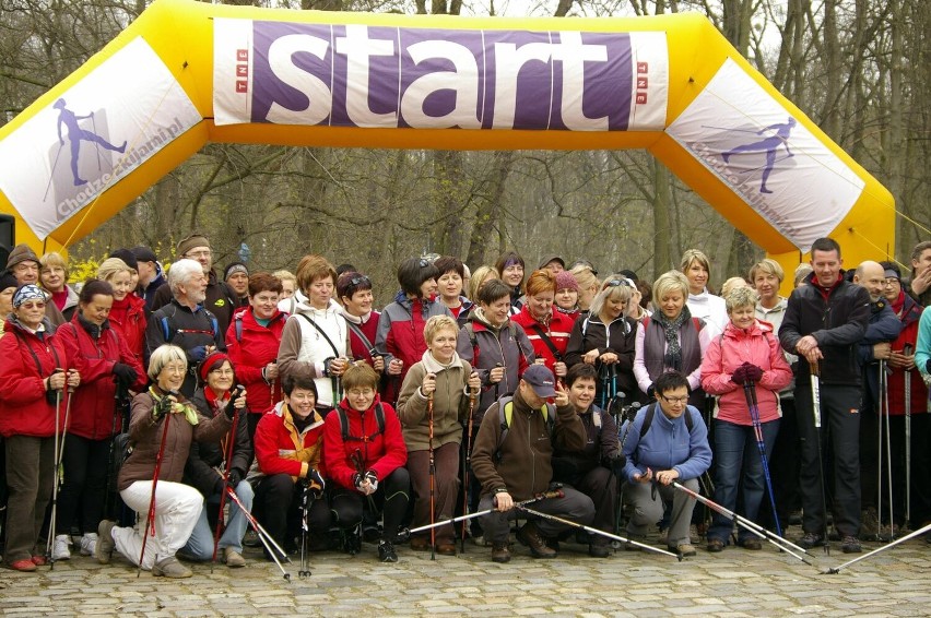 Ponad 90 uczestników imprezy nordic-walking w Ośrodku Edukacji Przyrodniczej w Chalinie