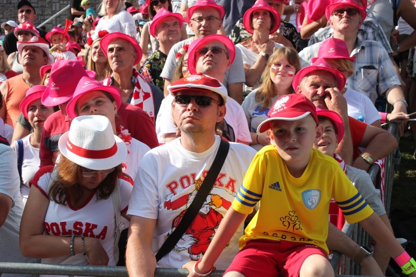 Niesamowite emocje na skoczni w Wiśle, zobacz jak kibicowali najmłodsi fani skoków narciarskich (ZDJĘCIA)