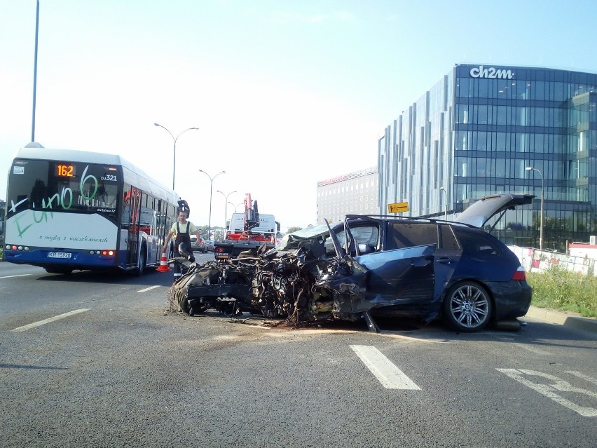 Kraków. Poważny wypadek przy rondzie Grunwaldzkim, kierowca pijany [ZDJĘCIA]