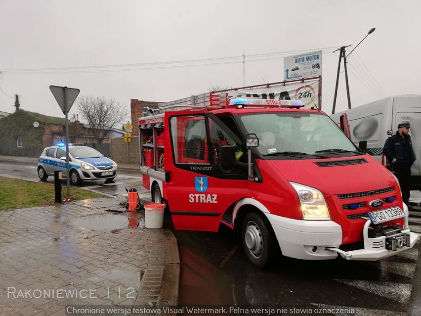 W Rakoniewicach zderzyły się osobówka, auto dostawcze i ciężarówka! [ZDJĘCIA]
