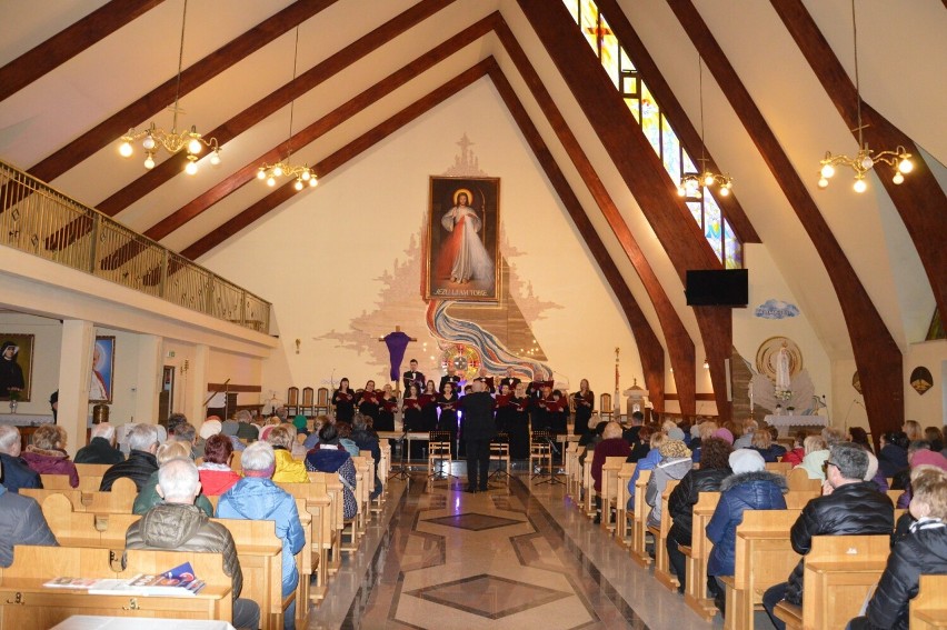 Koncert pasyjny w kościele Źródło Bożego Miłosierdzia