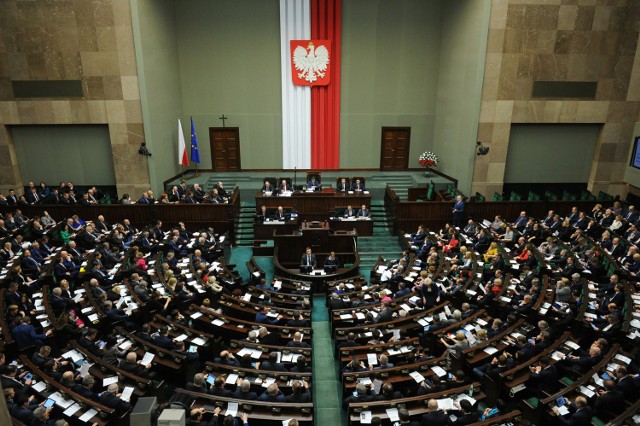 Opuszczają wiele głosowań, słabo walczą o inwestycje, nie zabierają głosu.