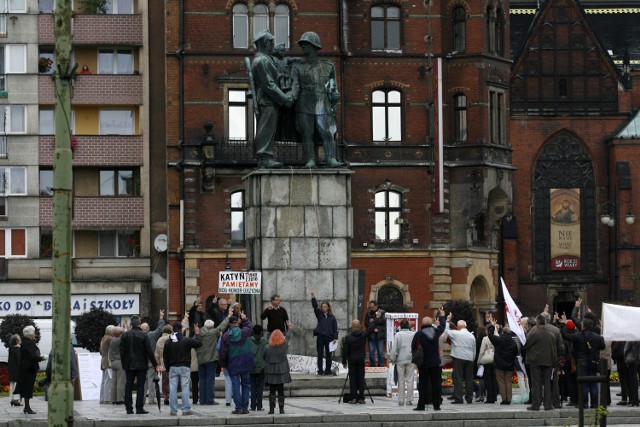 Legnica. Usuną pomnik z placu Słowiańskiego w Legnicy