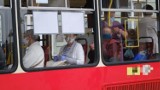 Bydgoszcz. Niebezpiecznie w tramwajach i autobusach: pasażerowie kaszlą i kichają. I są bez maseczek