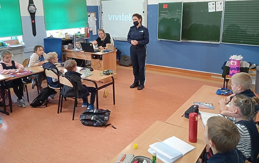 Uczę się bezpieczeństwa: lekcja z policjantem w Pucku - listopad 2021