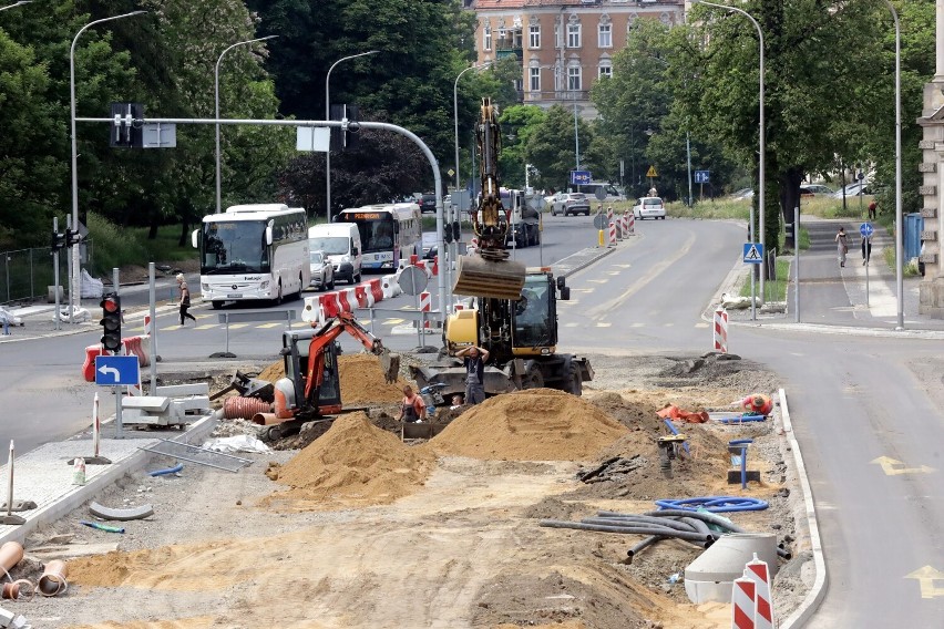 Trwa przebudowa ulicy Pocztowej w Legnicy, zobaczcie aktualne zdjęcia