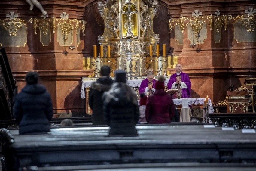 W poznańskich kościołach w niedzielę, 22 marca, pojawiło się...