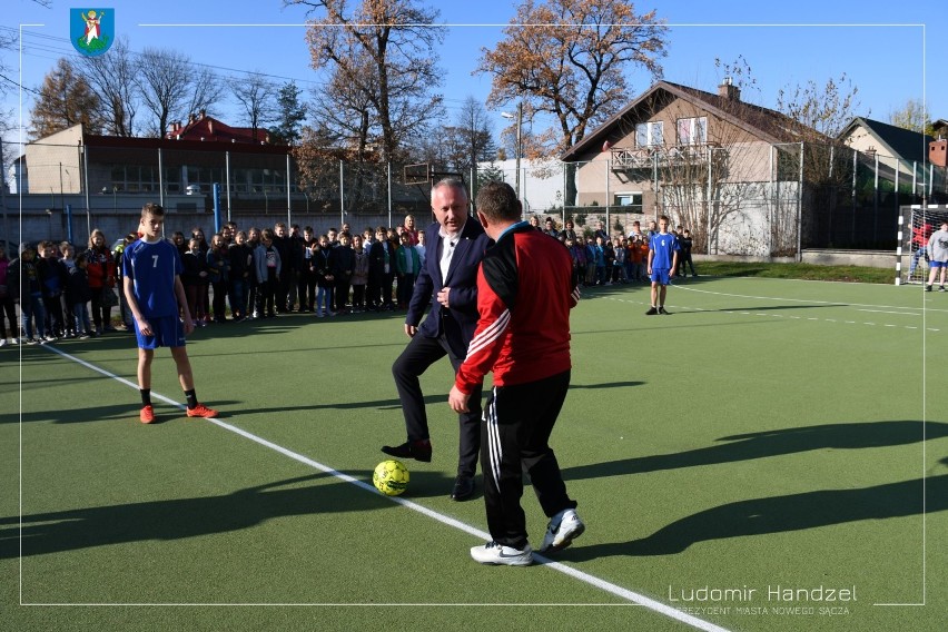 Prezydent Handzel otworzył nowe boisko przy Szkole Podstawowej nr 8
