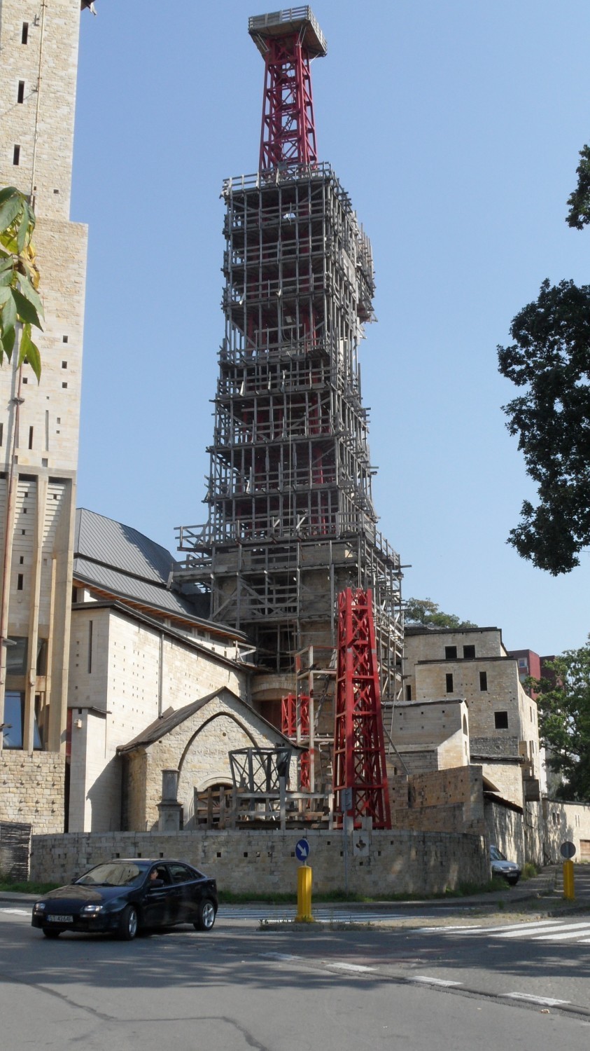 Kościół świętych Franciszka i Klary w Tychach w budowie