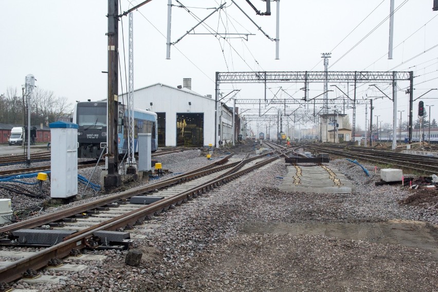 Remont linii kolejowej z Lublina do Warszawy. Zobacz dużą galerię zdjęć z placu budowy