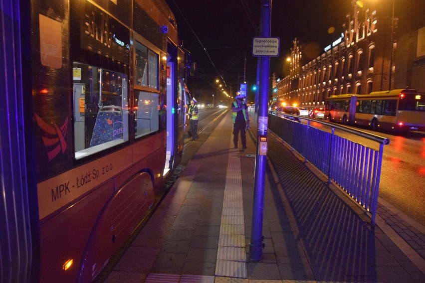 Wypadek na ul. Kopcińskiego. Mężczyzna wpadł pod tramwaj