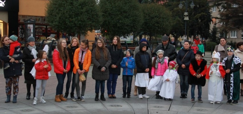 Marsz Wszystkich Świętych w Malborku [ZDJĘCIA]. Aniołki przeszły przez miasto