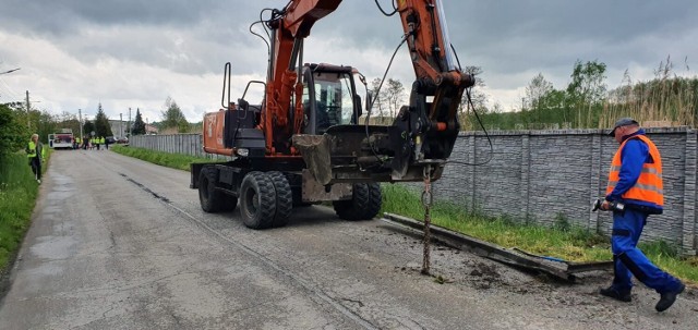 Rozpoczyna się przebudowa drogi nr 415 w Gwoździcach, która potrwa do października tego roku  i będzie kosztowała blisko 11 mln zł.