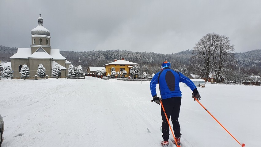 Można biegać na nartach w Czarnorzekach koło Krosna. Które trasy są dostępne?