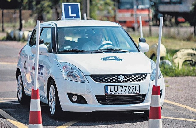 W łódzkim WORD egzamin na prawo jazdy można zdawać na nowych samochodach suzuki swift