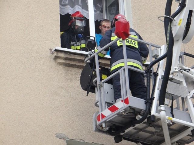 Ewakuacja w ZSPnr 1 w Łęczycy. Próbny alarm pożarowy w szkole