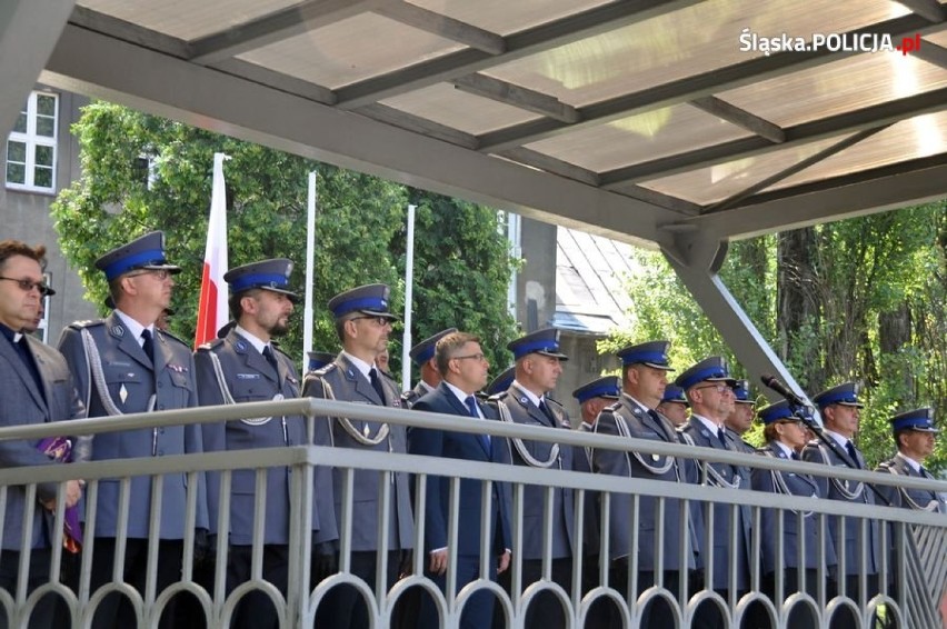 Szeregi powiatowej policji zasiliło trzech nowych funkcjonariuszy. Wczoraj ślubowali w Katowicach [ZDJĘCIA]