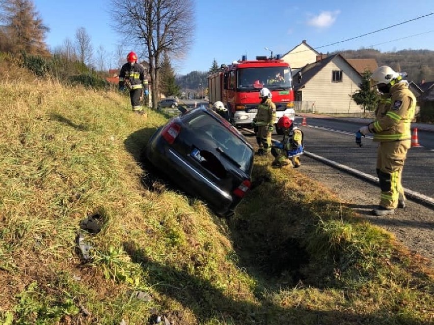 DK 28. Samochód osobowy rozbił się w Mszanie Dolnej