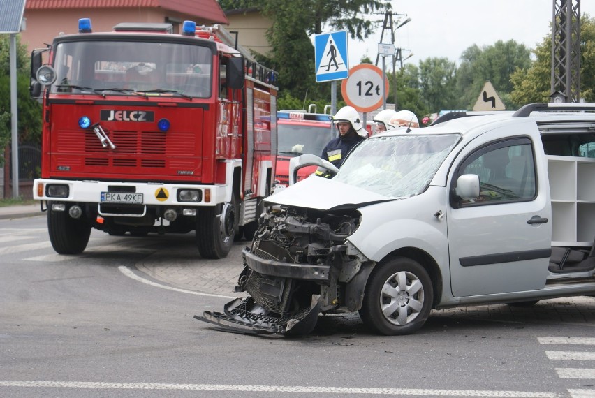Wypadek w Skarszewie pod Kaliszem. Samochód osobowy zderzył...