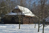 Chorzowski skansen pod śniegiem. Jest pięknie! Park Etnograficzny w Chorzowie przygotował ofertę na zimę