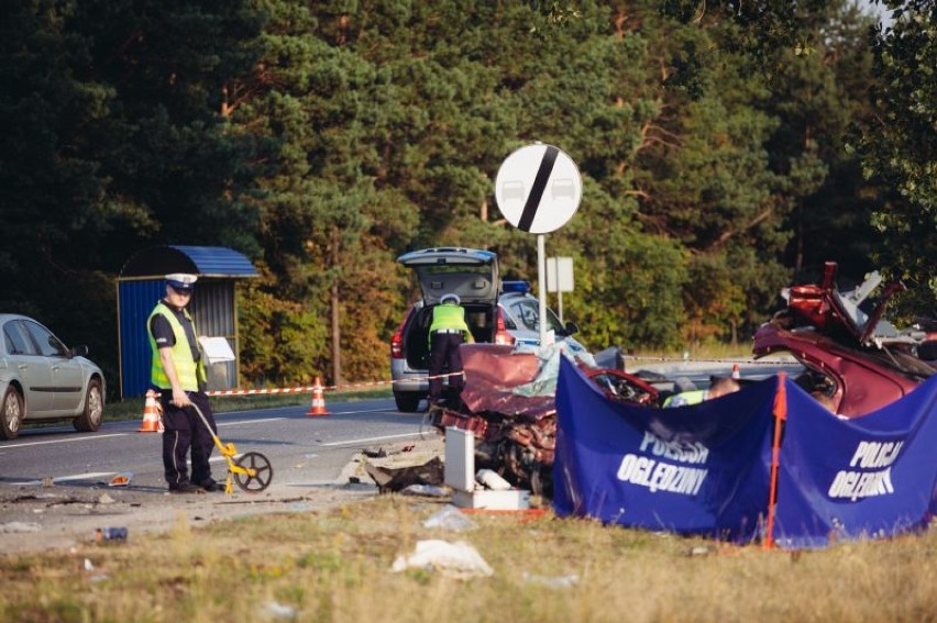 Tragiczny wypadek na trasie Inowrocław - Bydgoszcz. Jedna osoba nie żyje [zdjęcia]