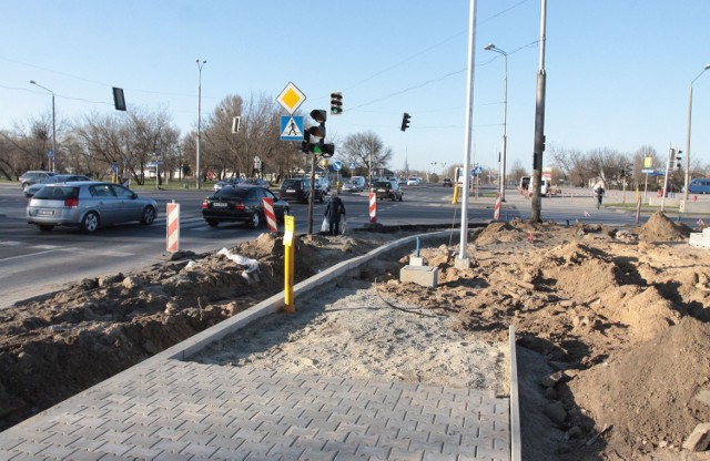 Drogowcy budują prawoskręt z ulicy Mireckiego w Wernera. Taki sam będzie przy zjeździe z Wernera w Szarych Szeregów.