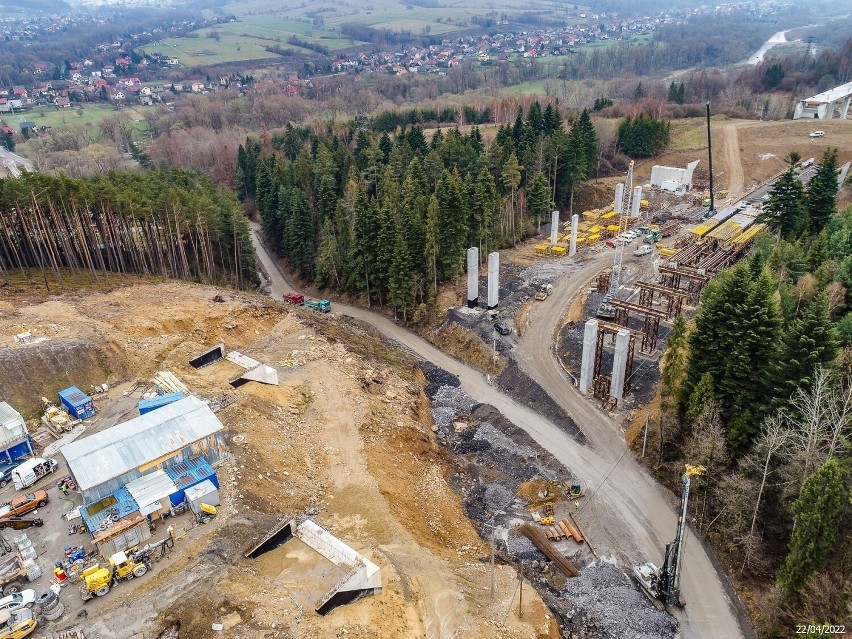 Przy budowie największej, prawie 950-metrowej estakady...