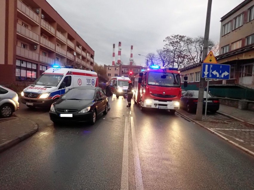 Wypadek na Śląskiej w Chwałowicach. Potrącono pieszych