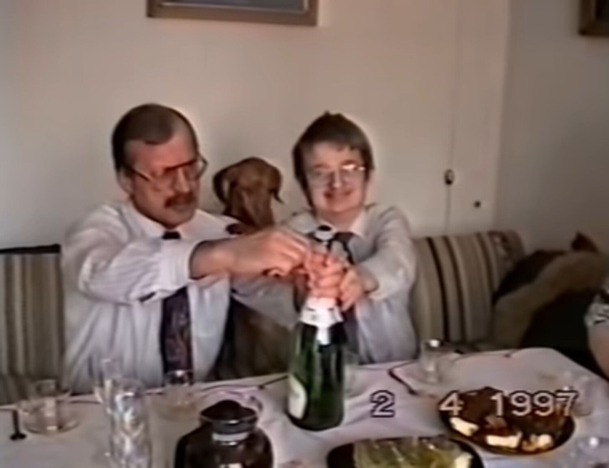 Filmik z otwierania szampana jest hitem Internetu. Jego bohaterowie są z Kielc!