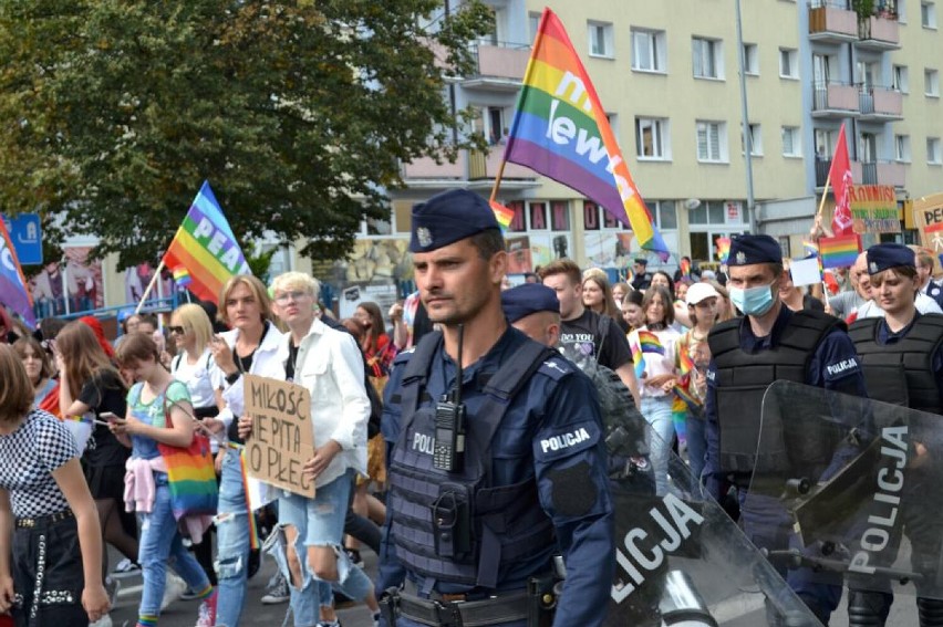 Pokojowy i radosny. Taki był pierwszy Marsz Równości w Pile [ZOBACZ ZDJĘCIA]