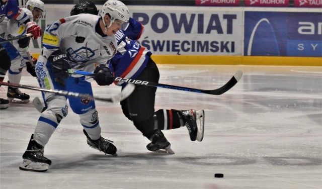 1 liga, drugi mecz ćwirćfinału play-off: UKH Unia Oświęcim - Niedźwiadki Sanok 4:6.