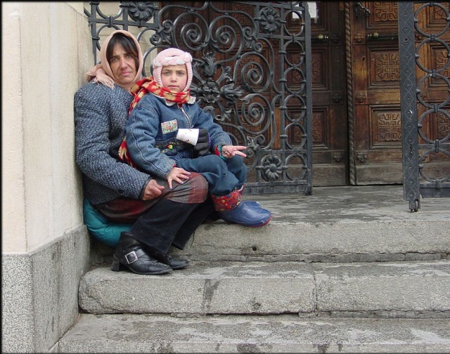 Romka z dzieckiem na jednej z ulic w stolicy Bułgarii.
Creative Commons Attribution 2.0 Generic