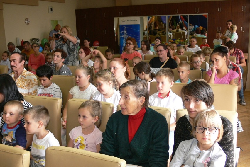 Dzieci z gminy Wieluń otrzymały szkolne wyprawki od energetyków [ZDJĘCIA]