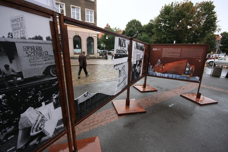 Wystawa zdjęć Bogusława Nieznalskiego została zniszczona