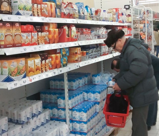 Łodzianie z niepokojem patrzą na rosnące z dnia na dzień ceny cukru.