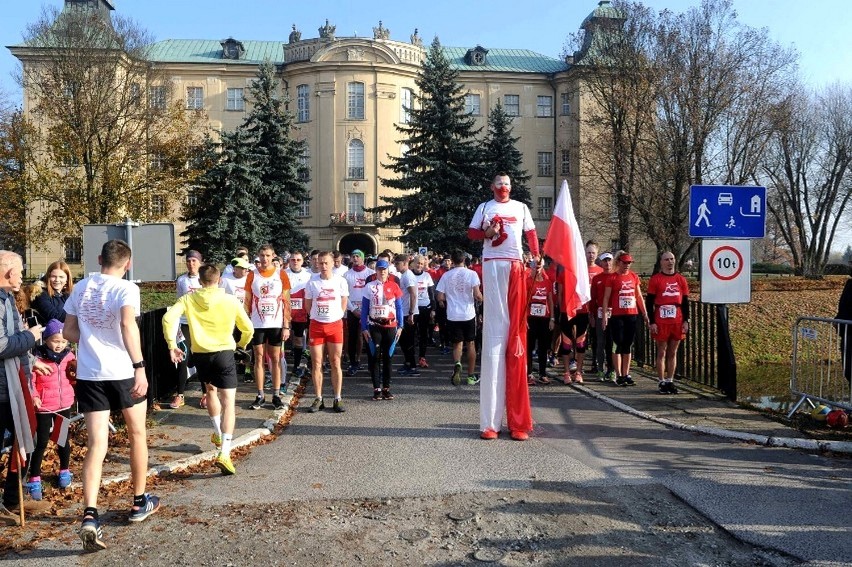 11 listopada 2022 na sportowo w Lesznie i okolicach. Rydzyński Bieg Niepodległości w Rydzynie i rowerowy rajd w Lesznie