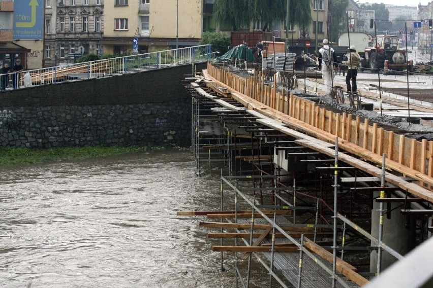 Remont mostu nad Kaczawą w Legnicy. Tak było trzynaście lat temu, zobaczcie zdjęcia