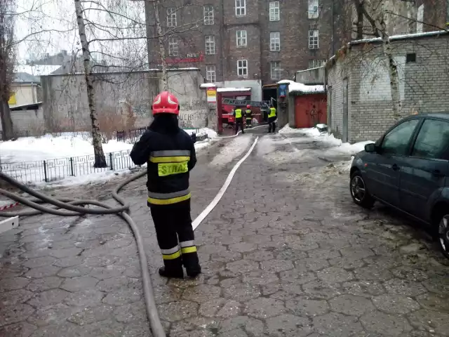 POŻAR na ul. INŻYNIERSKIEJ - PRAGA PÓŁNOC - ZDJĘCIA [30.01.2013]