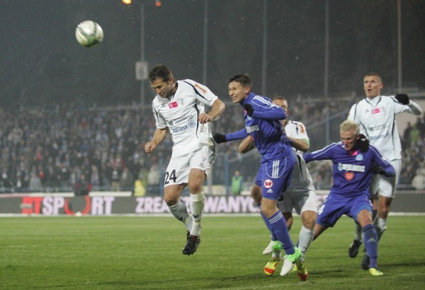 Terminarz Ekstraklasy - dziesiąta kolejka, 28 września

Cracovia	-	 Pogoń Szczecin	
Górnik Zabrze	-	 Zawisza Bydgoszcz	
Lech Poznań	-	 Widzew Łódź	
Lechia Gdańsk	-	 Korona Kielce	
Legia Warszawa	-	 Śląsk Wrocław	
Podbeskidzie Bielsko-Biała	-	 Piast Gliwice	
Ruch Chorzów	-	 Wisła Kraków	
Zagłębie Lubin	-	 Jagiellonia Białystok