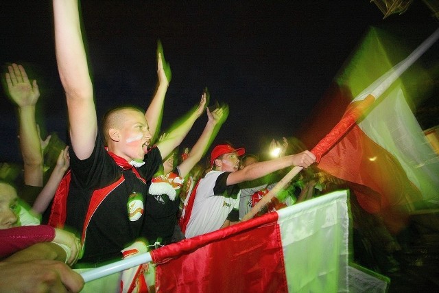 Tak było w Piotrkowie w 2008 roku, teraz także mieszkańcy będą mogli wspólnie obejrzeć mecz. Strefa kibica z dwoma wielkimi telebimami będzie na stadionie