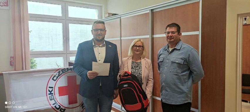 Sztutowo. Szkoła otrzymała 64 plecaki dla uczniów z Ukrainy