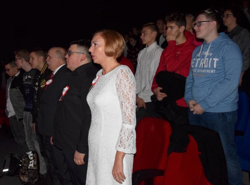 Święto Niepodległości. Akademia w wykonaniu uczniów ,,Hipolita" (ZDJĘCIA)