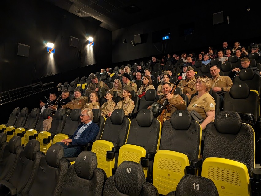 Wyjątkowa premiera filmu "Czerwone maki" w kaliskim kinie...
