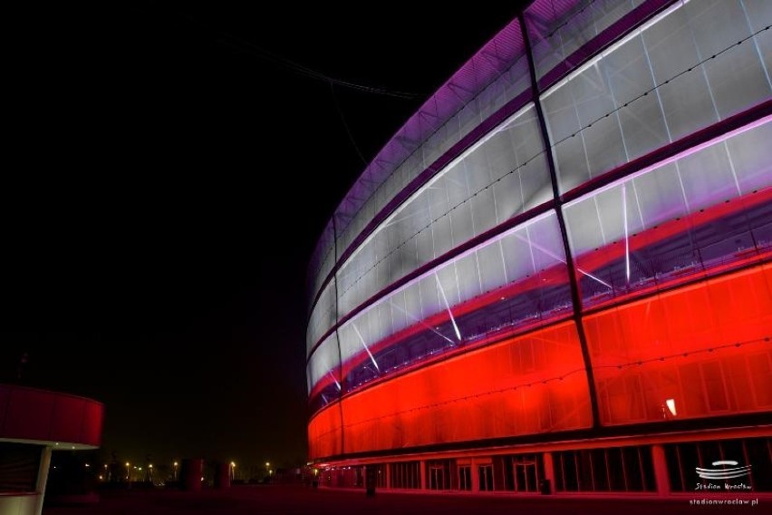 Dziś stadion zamieni się w wielką flagę narodową (ZDJĘCIA, KONKURS)