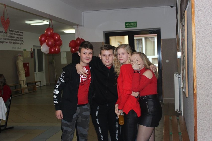 Walentynkowa atmosfera w Szkole Podstawowej w Ostrówku [FOTO]